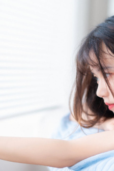 女班长把胸露出来让我吃